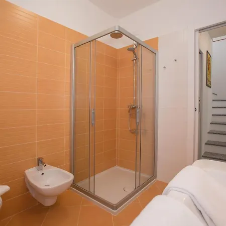 Sleeps 6 Air Con *