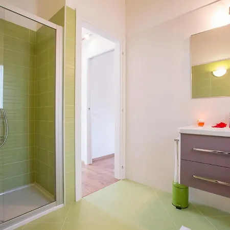 Sleeps 6 Air Con * 레노