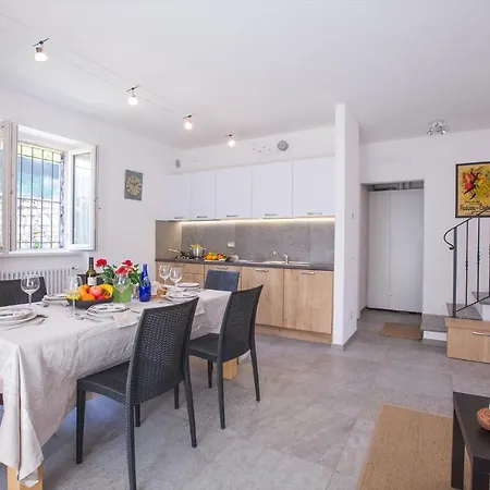 Sleeps 6 Air Con * 레노