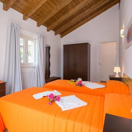 Sleeps 6 Air Con Casa vacanze